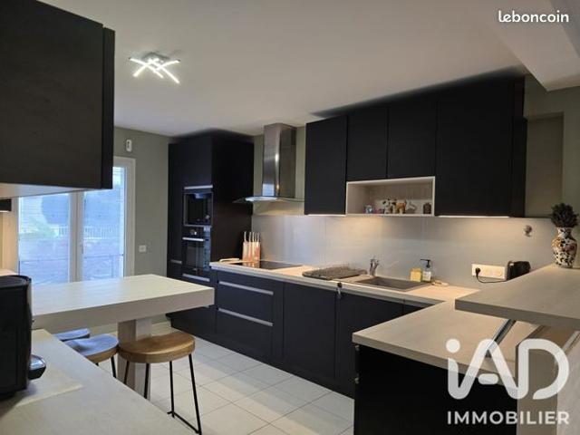 Maison 8 pièces 216 m²