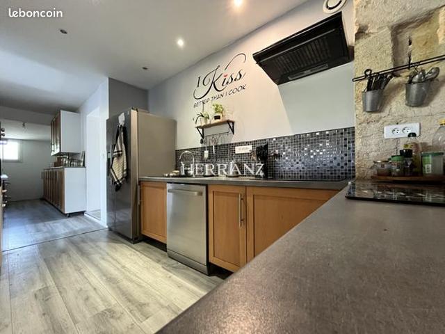 Maison 8 pièces 216 m²