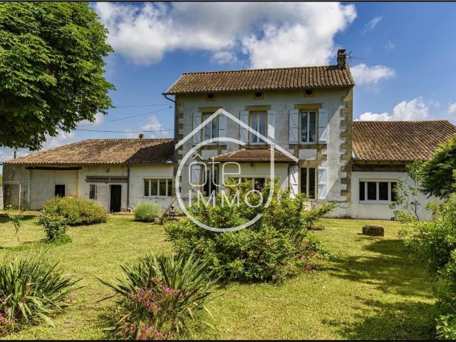 Maison 8 pièces 216 m²