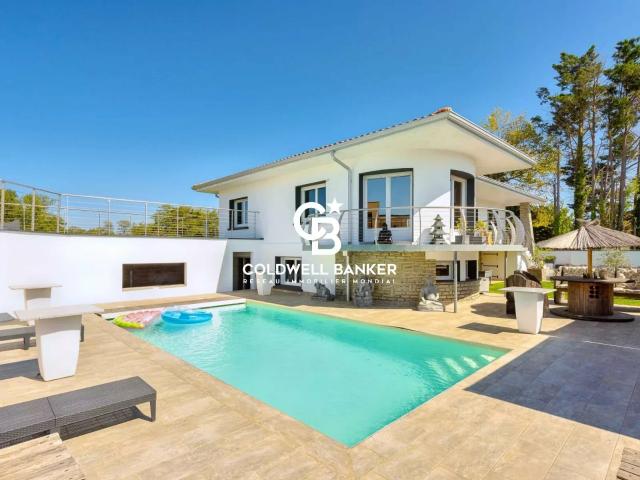 Maison 8 pièces 216 m²