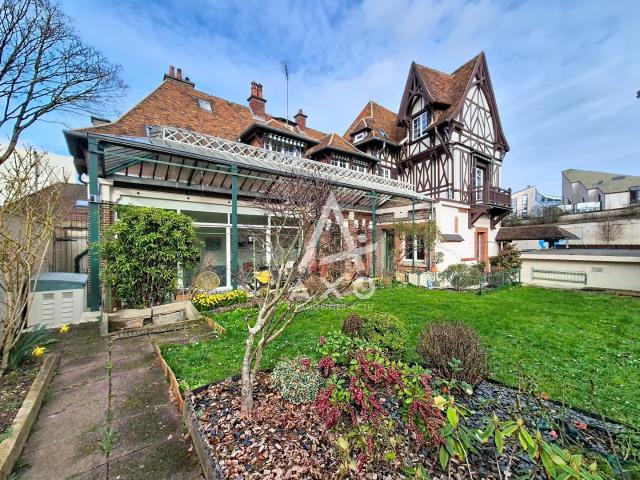 Maison 8 pièces 216 m²