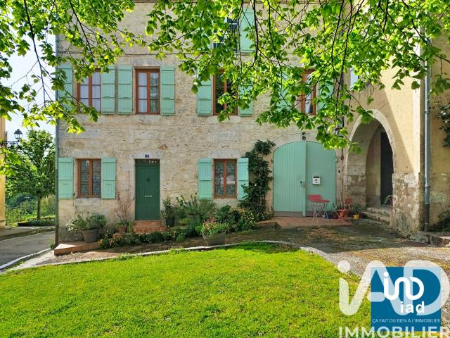 Maison 8 pièces 216 m²