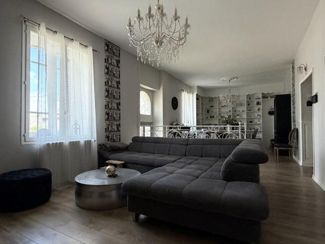 Maison 8 pièces 217 m²