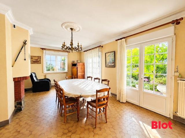 Maison 8 pièces 217 m²