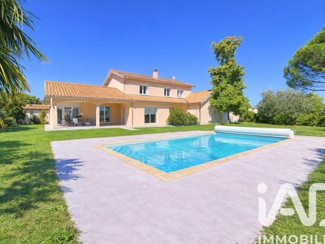 Maison 8 pièces 217 m²