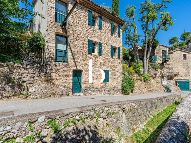 Maison 8 pièces 217 m²