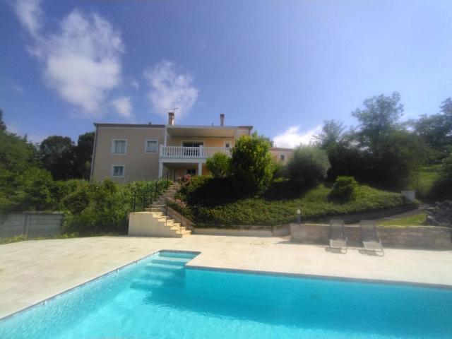 Maison 8 pièces 217 m²