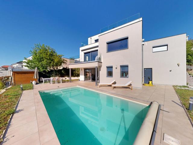 Maison 8 pièces 217 m²