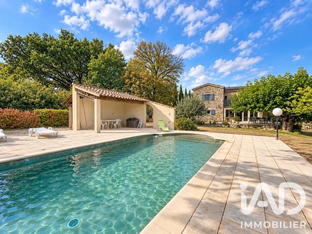 Maison 8 pièces 217 m²