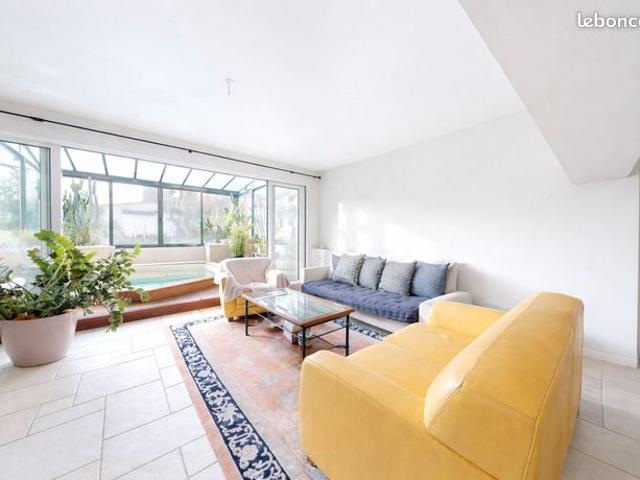 Maison 8 pièces 217 m²