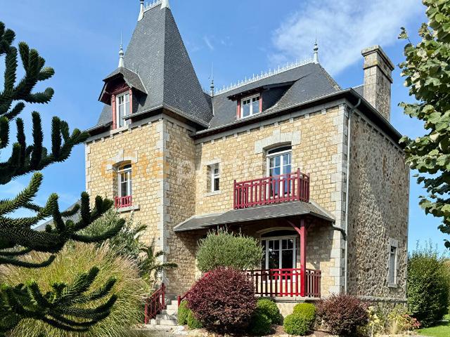 Maison 8 pièces 217 m²