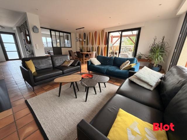 Maison 8 pièces 218 m²