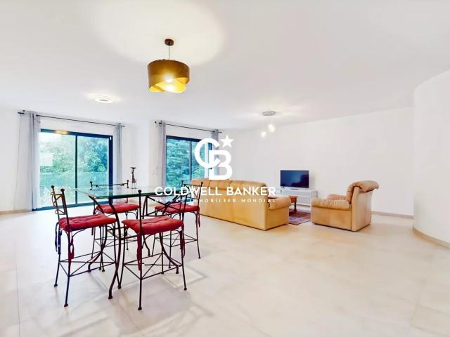 Maison 8 pièces 218 m²
