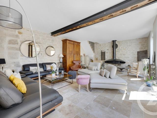 Maison 8 pièces 218 m²