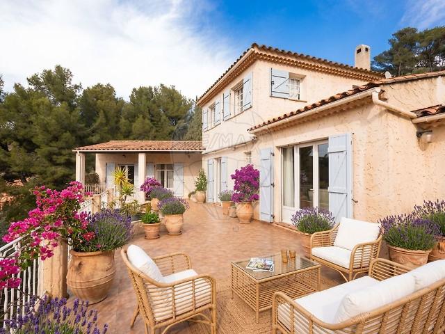 Maison 8 pièces 204 m²