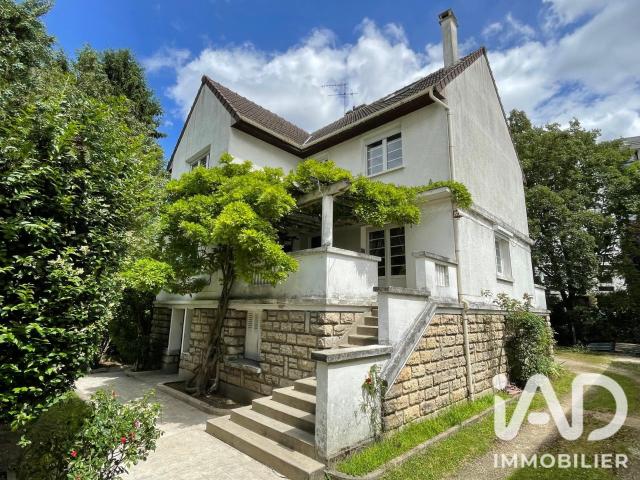 Maison 8 pièces 218 m²