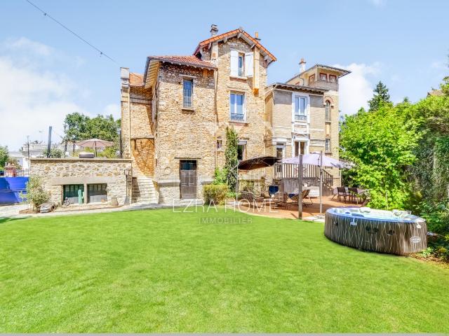 Maison 8 pièces 218 m²