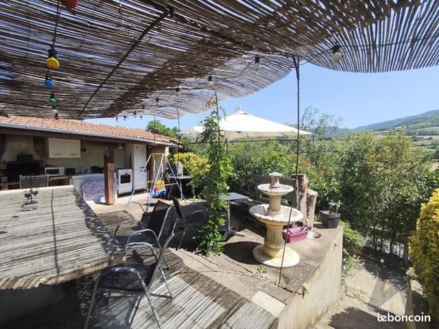 Maison 8 pièces 218 m²