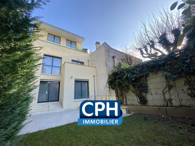 Maison 8 pièces 218 m²