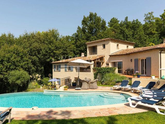 Maison 8 pièces 218 m²