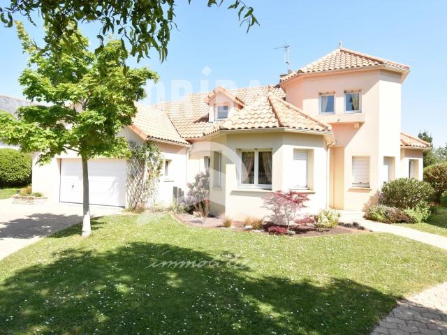 Maison 8 pièces 218 m²