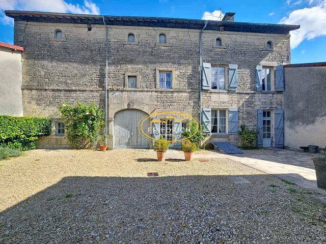 Maison 8 pièces 218 m²