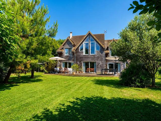 Maison 8 pièces 219 m²