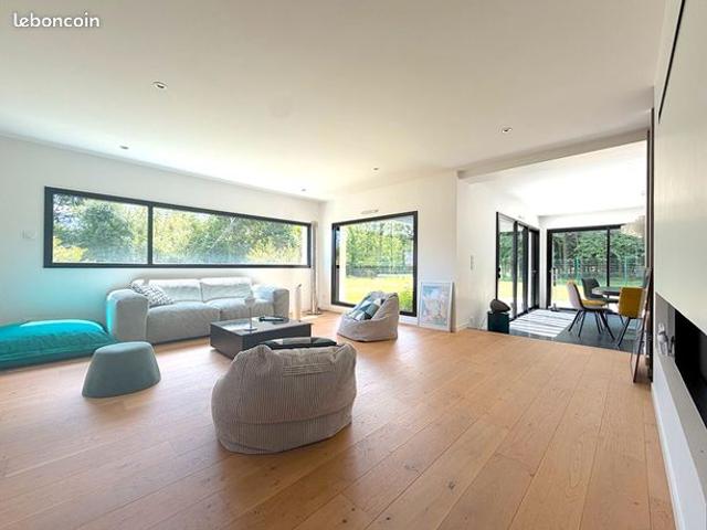 Maison 8 pièces 219 m²
