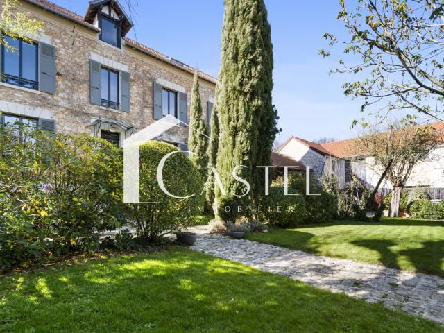 Maison 8 pièces 210 m²