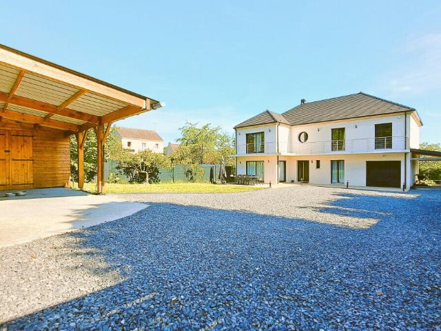 Maison 8 pièces 210 m²