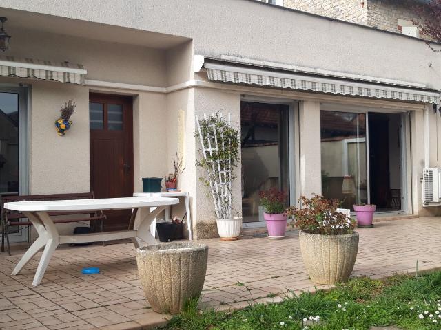 Maison 8 pièces 210 m²