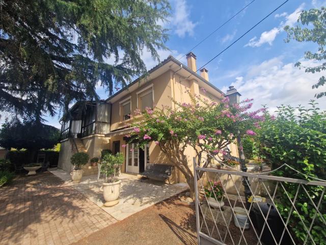 Maison 8 pièces 210 m²