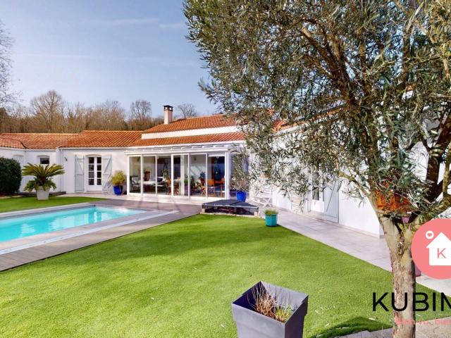 Maison 8 pièces 210 m²
