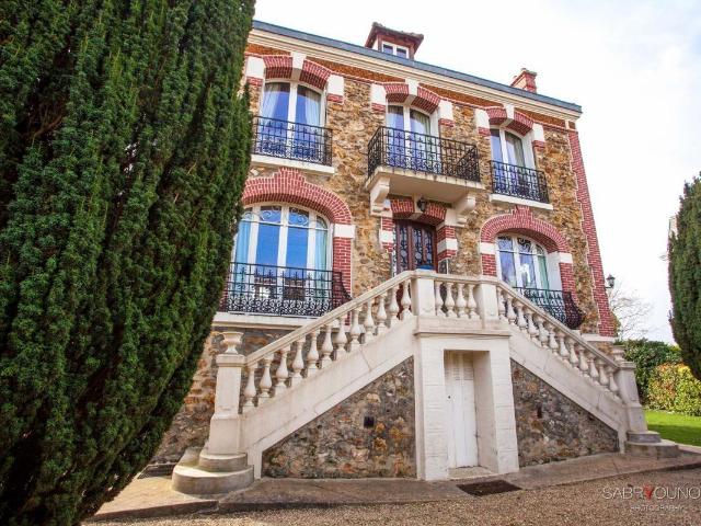 Maison 8 pièces 210 m²