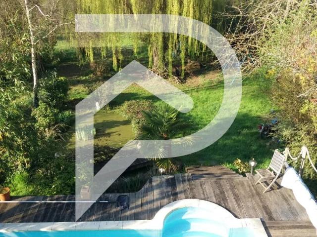 Maison 8 pièces 210 m²