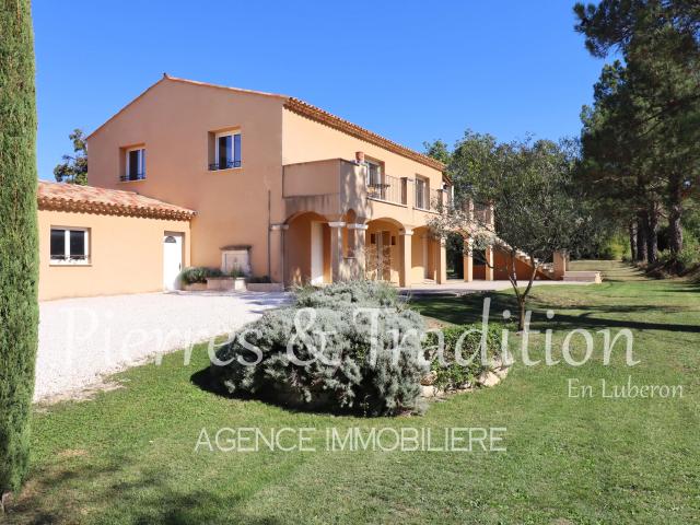 Maison 8 pièces 210 m²