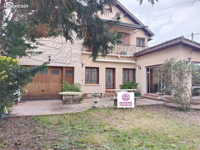 Maison 8 pièces 210 m²