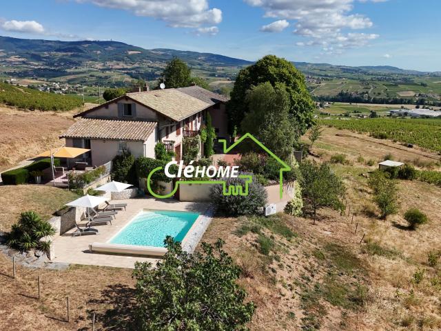 Maison 8 pièces 210 m²
