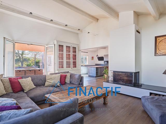 Maison 8 pièces 210 m²