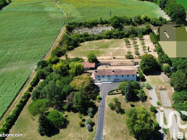 Maison 8 pièces 210 m²