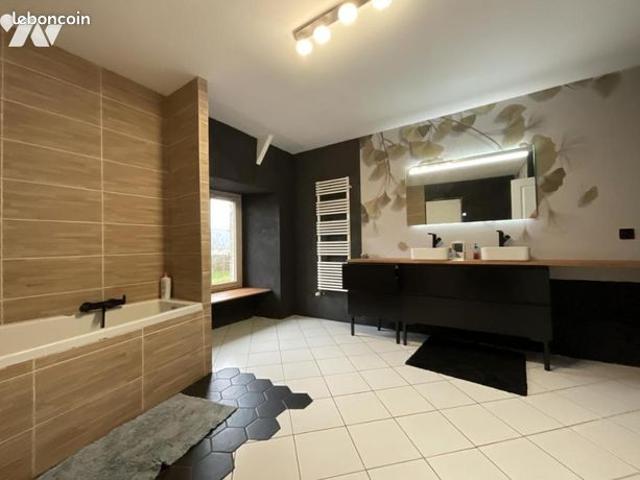 Maison 8 pièces 210 m²