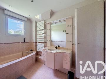 Maison 8 pièces, 210 m² à louer à Bussy Saint Georges 77600