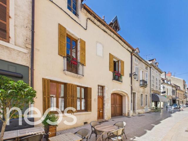 Maison 8 pièces 211 m²