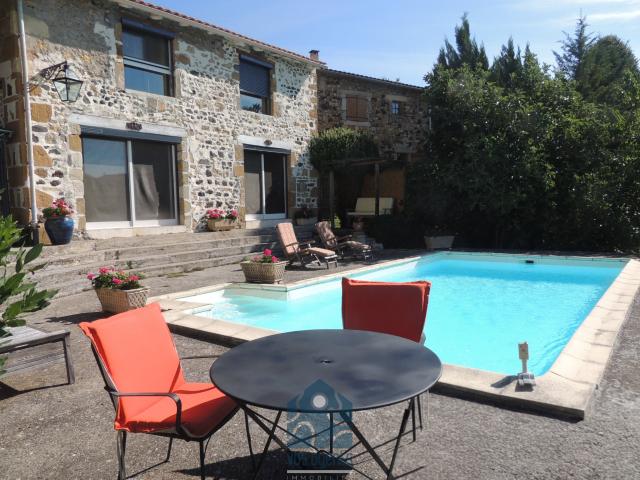 Maison 8 pièces 211 m²