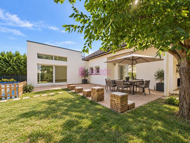 Maison 8 pièces 211 m²