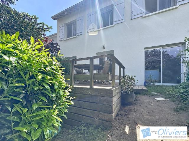 Maison 8 pièces 211 m²
