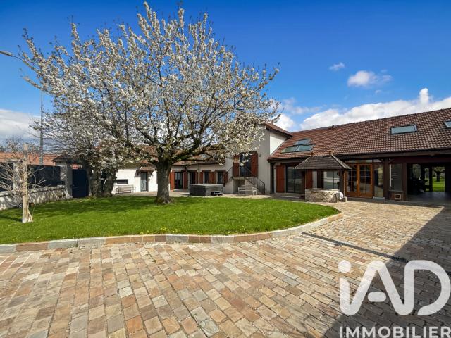 Maison 8 pièces 211 m²