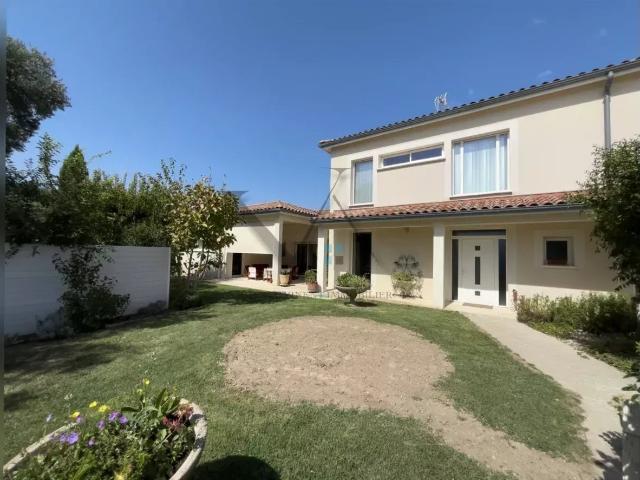 Maison 8 pièces 212 m²