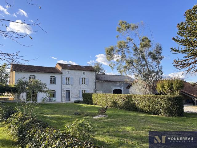Maison 8 pièces 212 m²