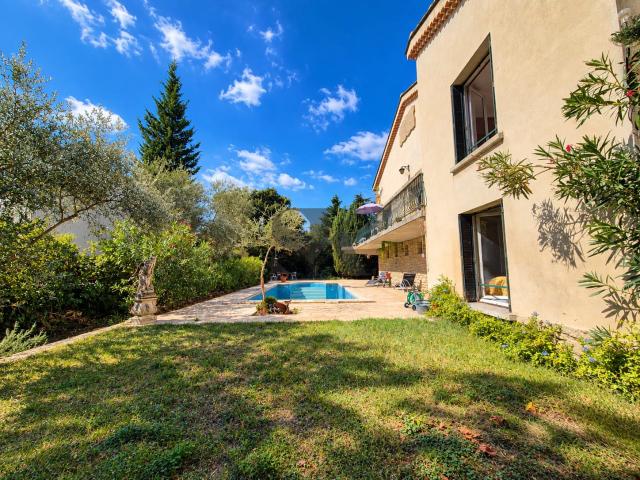 Maison 8 pièces 212 m²